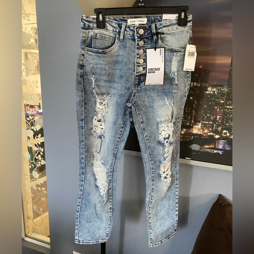 NWT $49 Almost Famous Vtg Mom Skinny Jeans Womens Size 3 Blue Distress Juniors